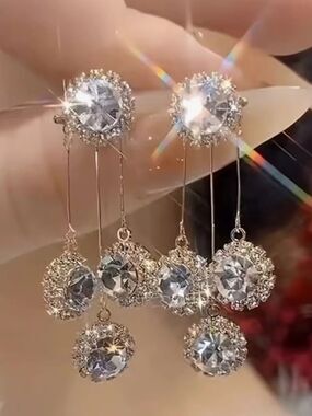 🩶 Oh So Pretty Triple Crystal Drop Dangle Earrings 🩶
